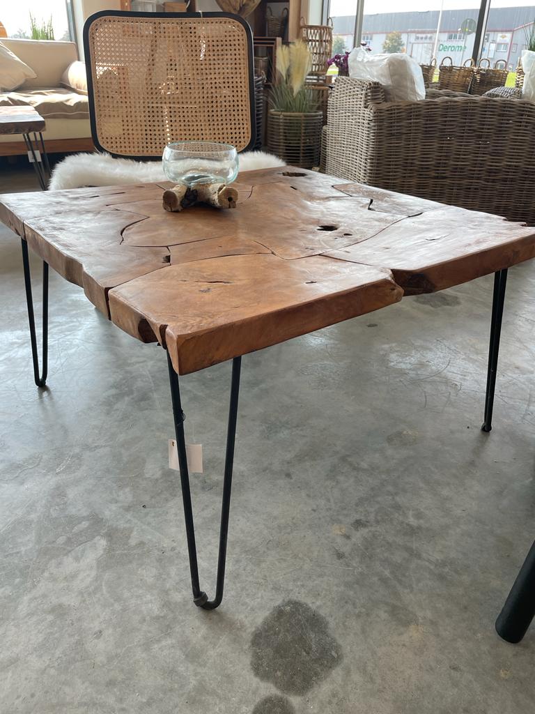 Coffee Coffee table with steel legs