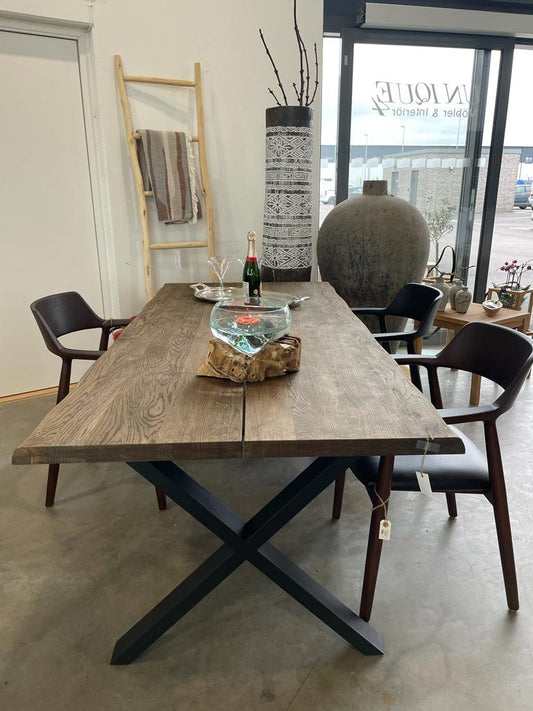 Courland Dining table