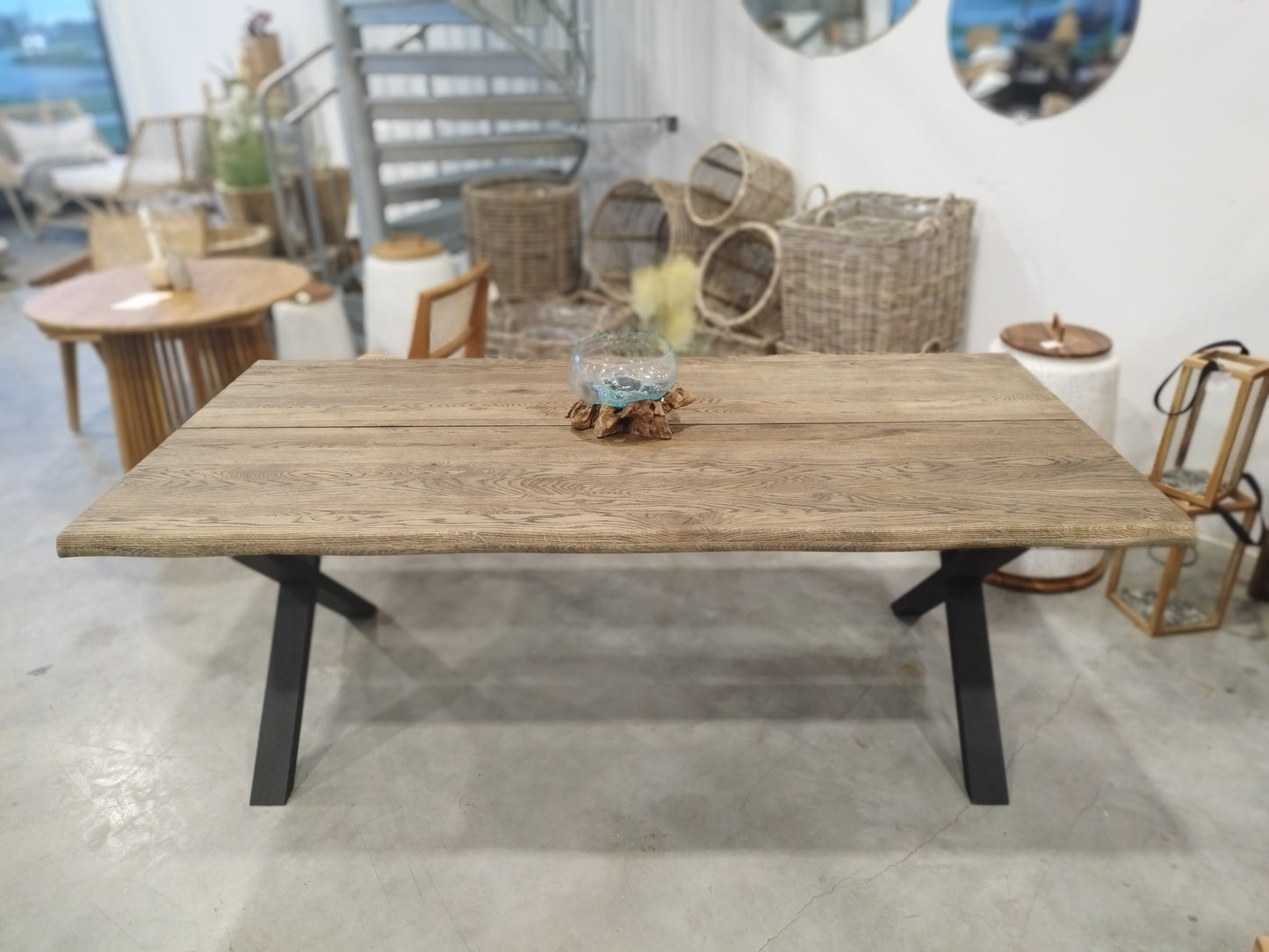 Courland Dining table