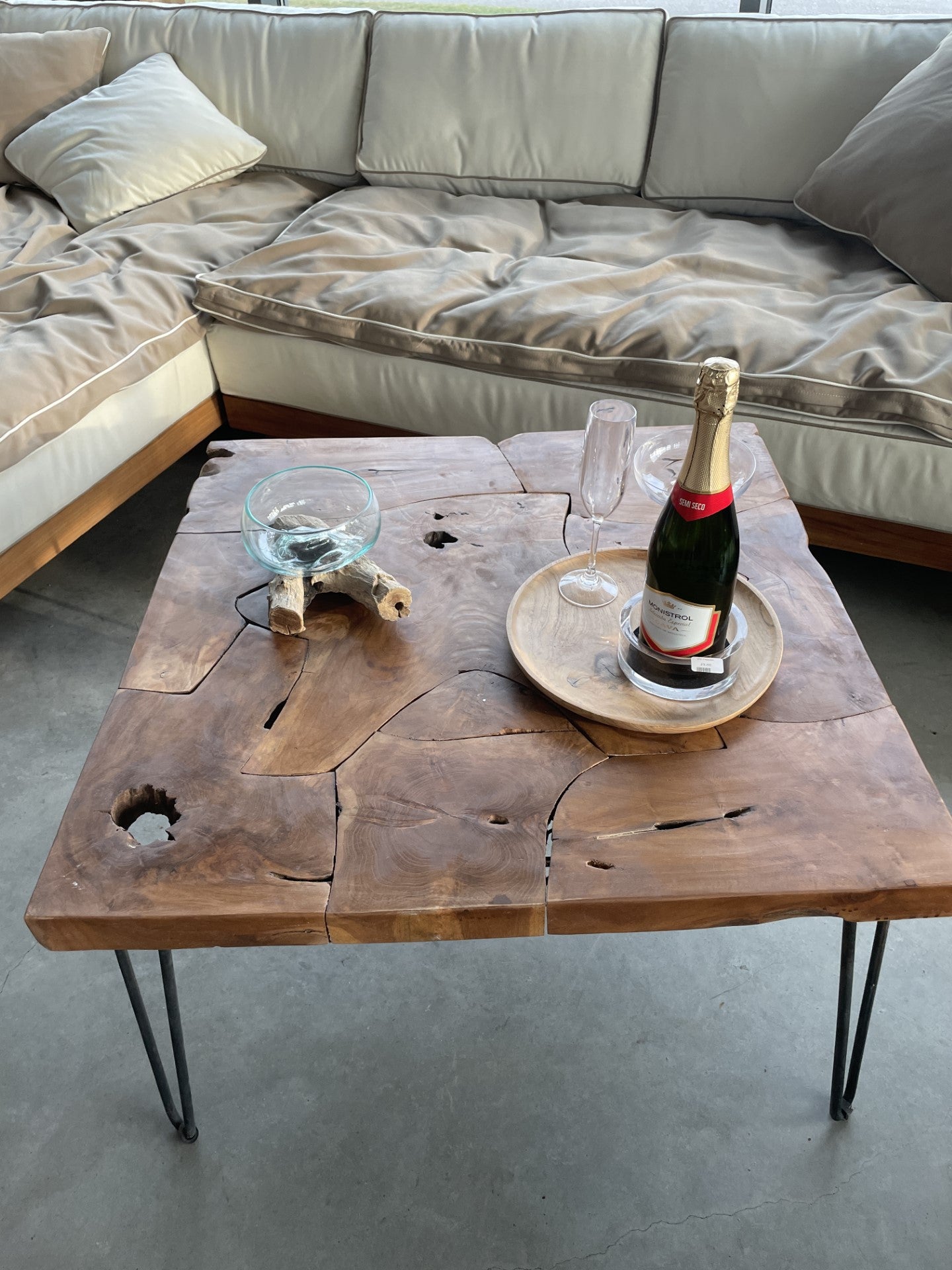 Coffee Coffee table with steel legs
